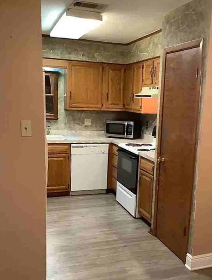 381 Windermere Blvd - Photo 4 of 6