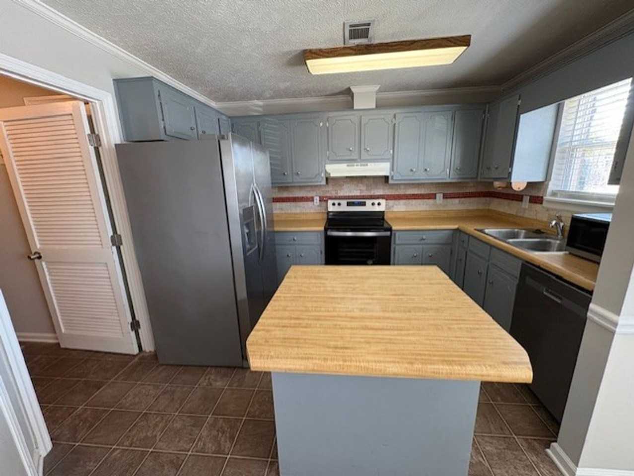 3909 Almon Dr - Photo 5 of 18