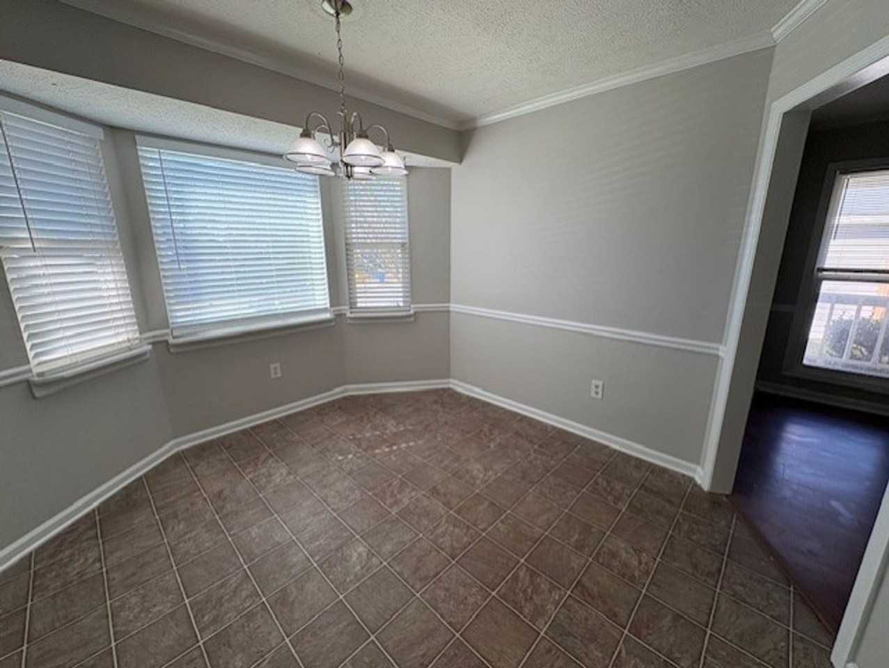 3909 Almon Dr - Photo 7 of 18