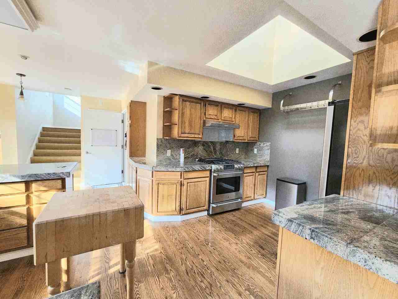 730 Hillcrest Dr - Photo 4 of 28