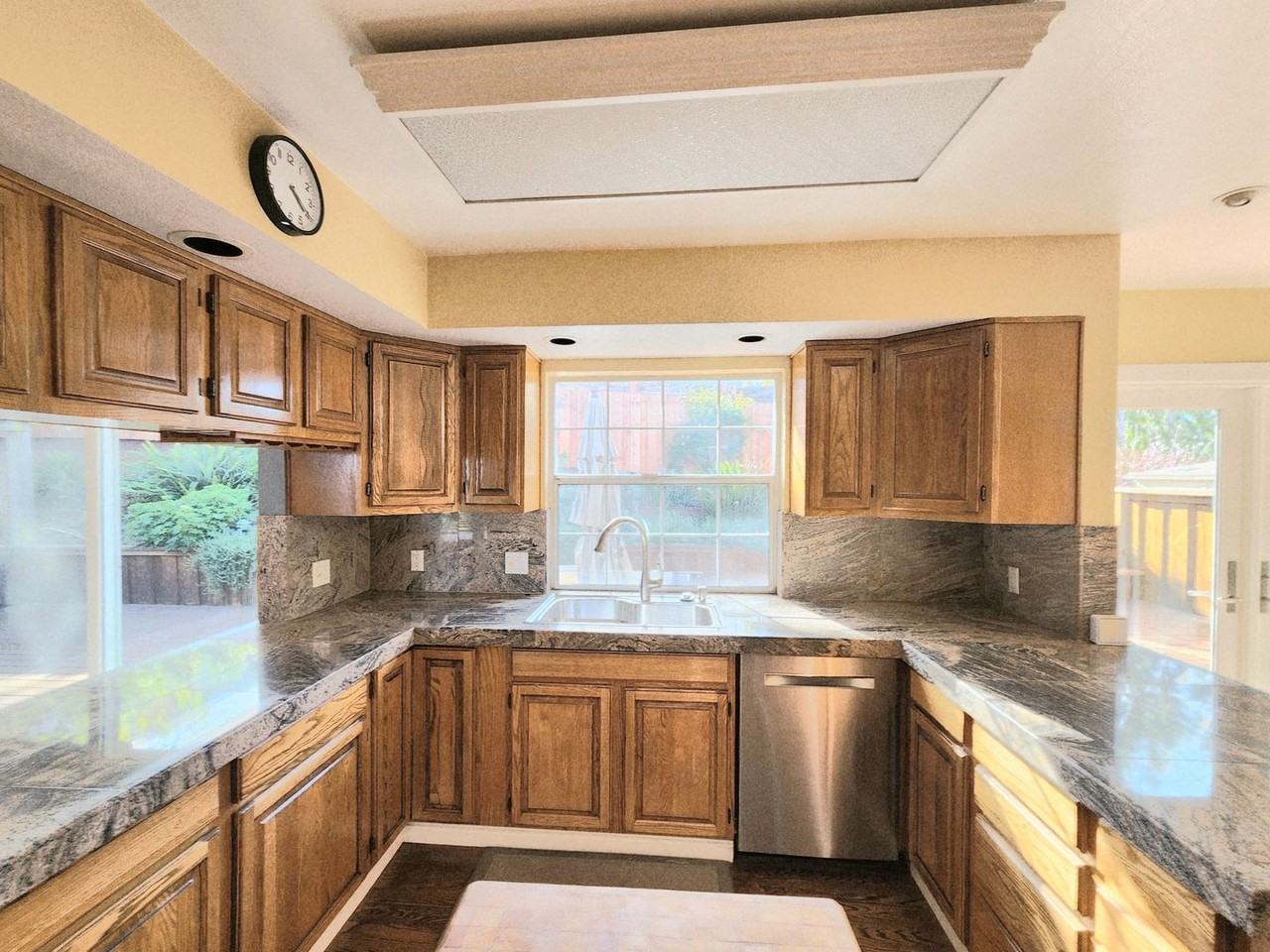 730 Hillcrest Dr - Photo 5 of 28