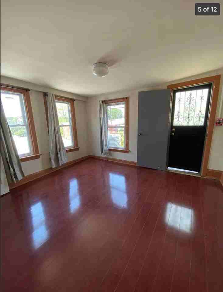 5323 Catharine St - Photo 3 of 27