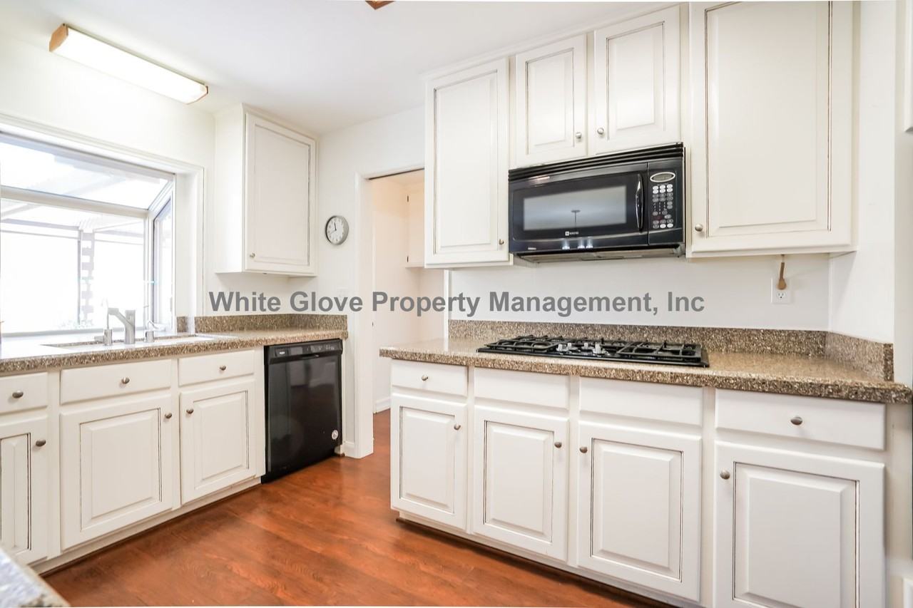 1419 Zion Ave - Photo 5 of 18