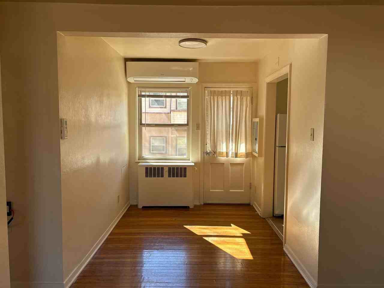 Chapel Apartments - Photo 5 of 18