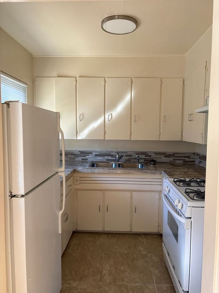 Chapel Apartments - Photo 6 of 18