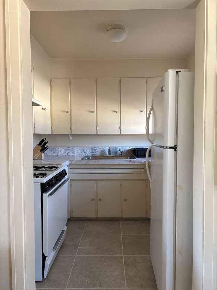 Chapel Apartments - Photo 7 of 18