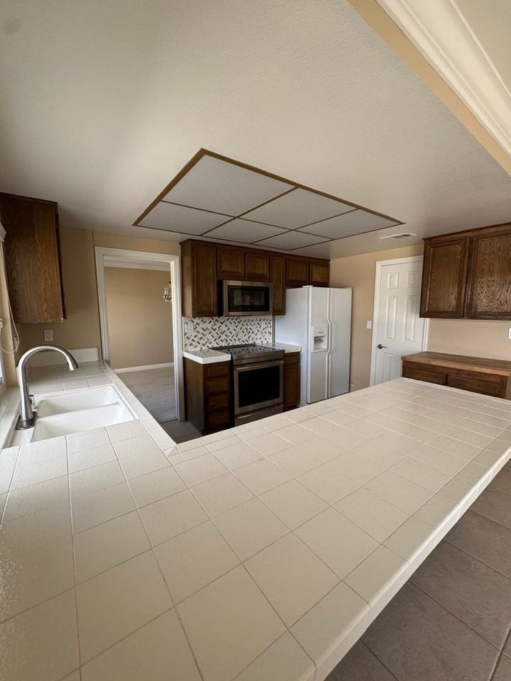 28955 Marlies St - Photo 5 of 34