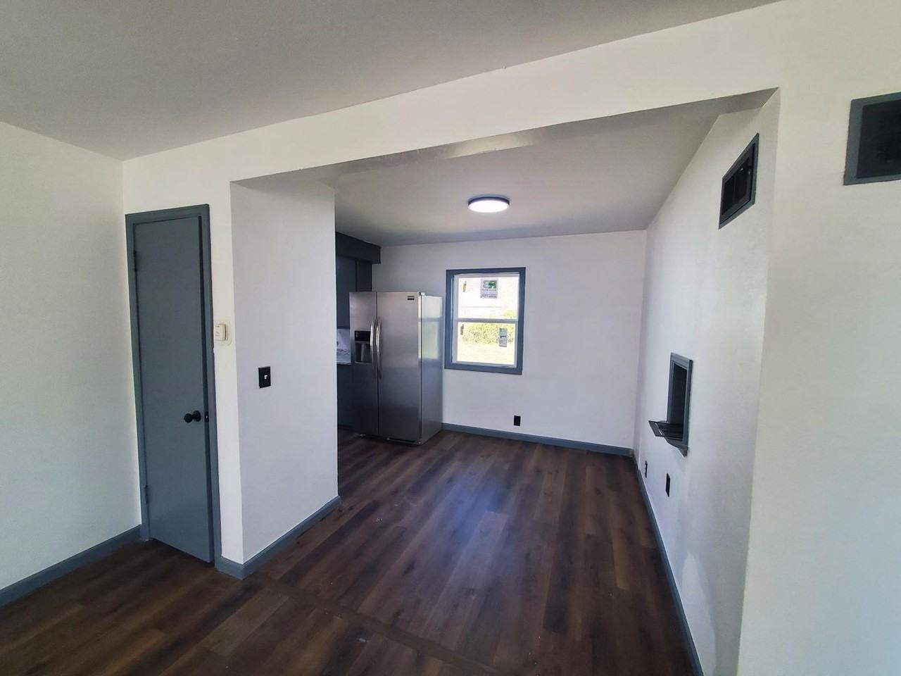 1542 N Pinecrest St - Photo 2 of 12