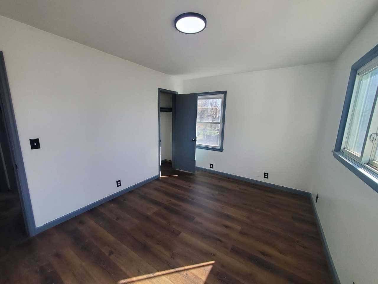 1542 N Pinecrest St - Photo 7 of 12