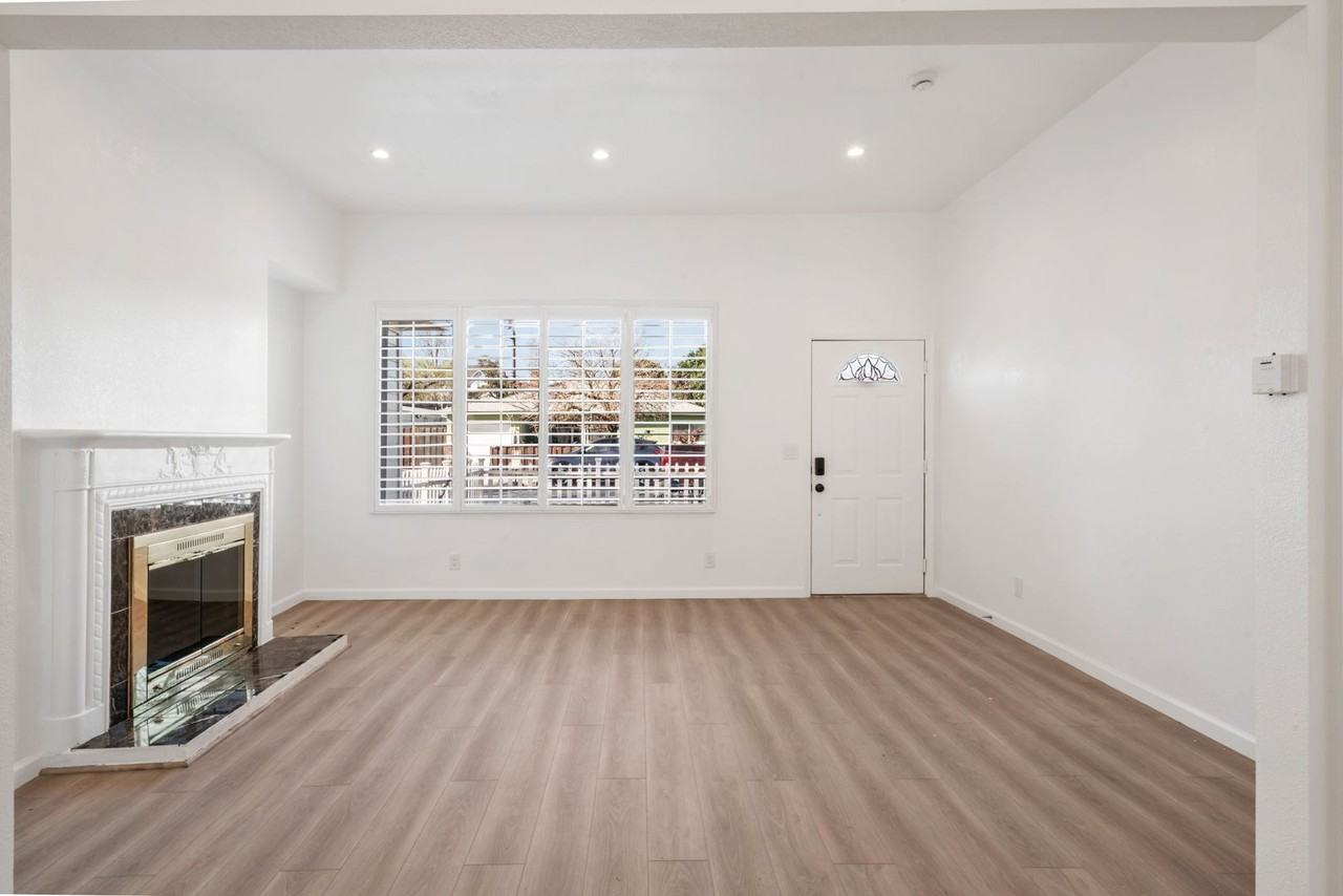 725 Patricia Ave - Photo 4 of 31