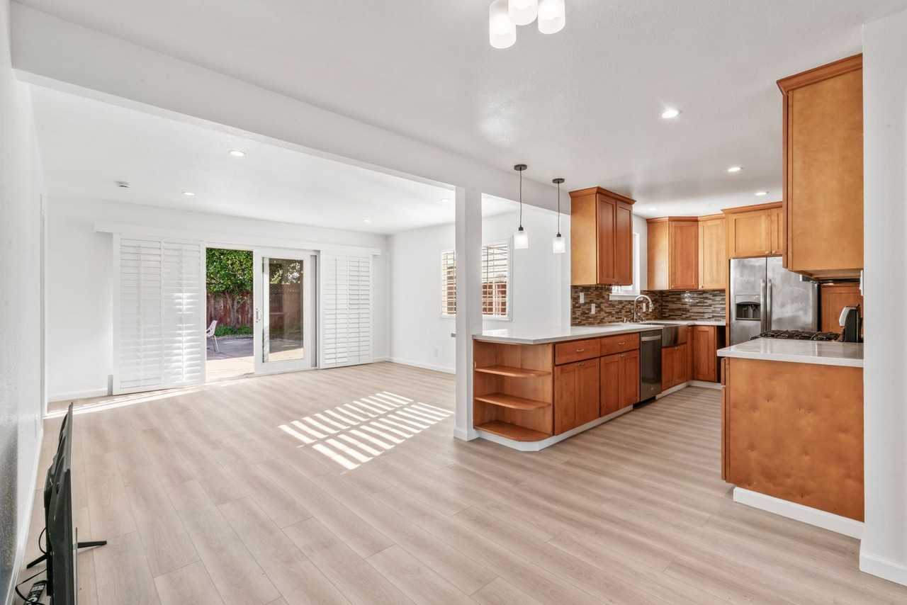 725 Patricia Ave - Photo 6 of 31