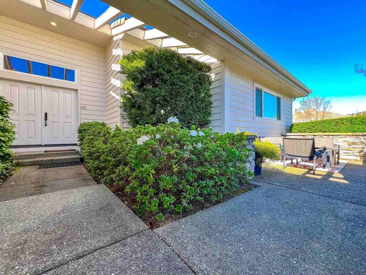 945 Augusta Cir - Photo 2 of 44