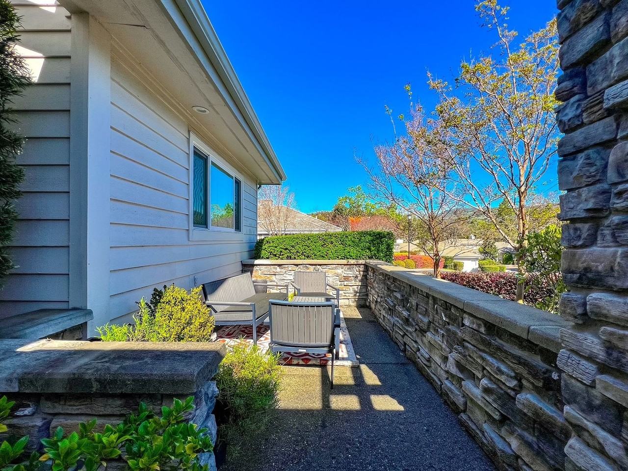 945 Augusta Cir - Photo 3 of 44