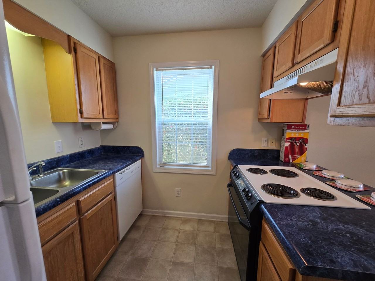 207 Oakwood Ln - Photo 3 of 10