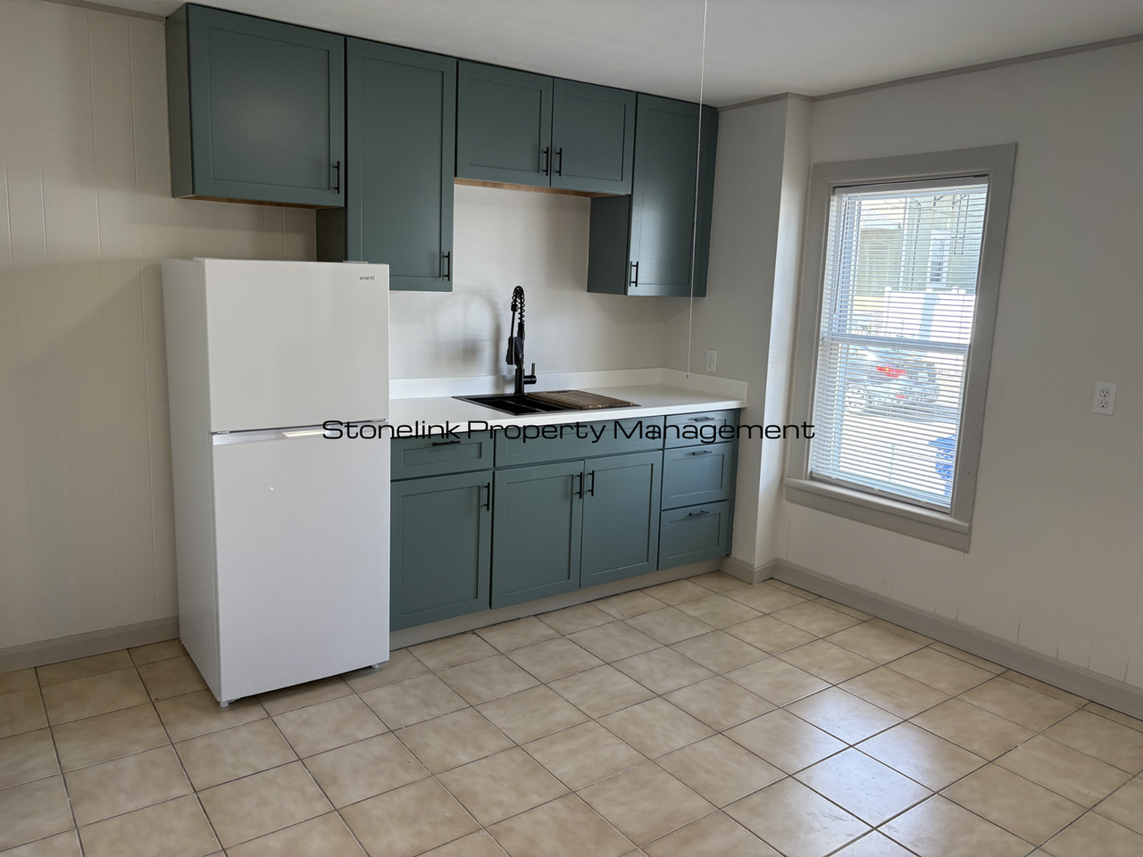 111 Johnson St - Photo 3 of 11