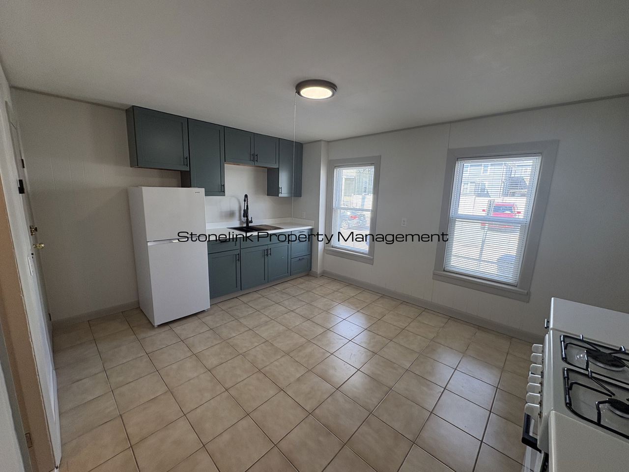 111 Johnson St - Photo 4 of 11