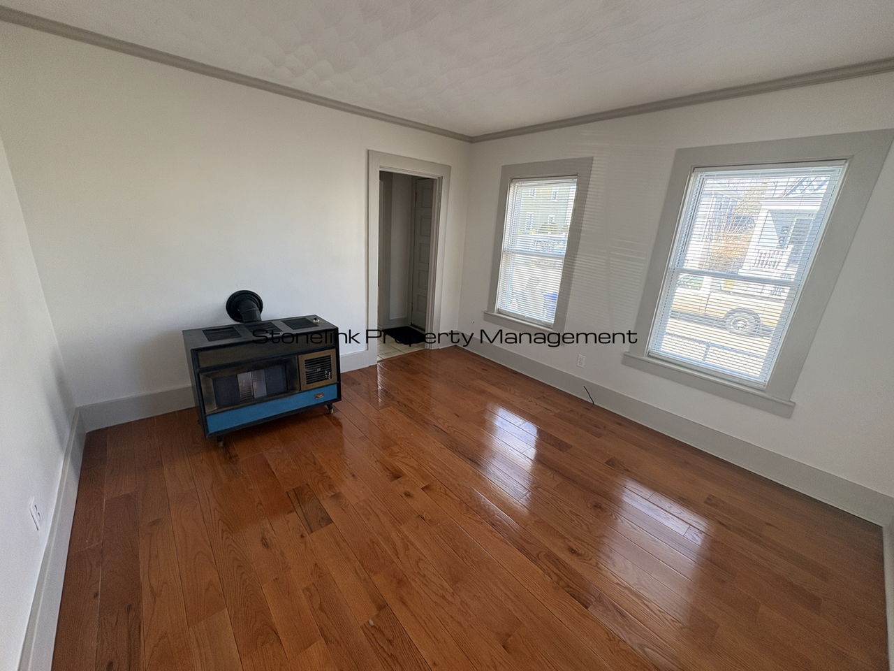 111 Johnson St - Photo 5 of 11