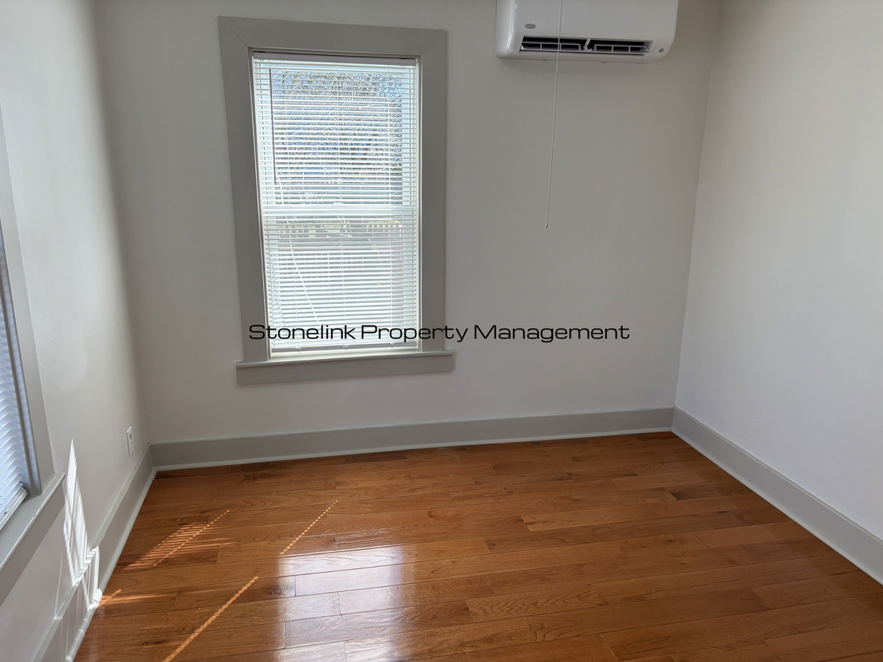 111 Johnson St - Photo 6 of 11