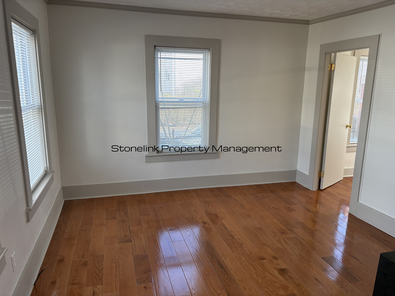 111 Johnson St - Photo 7 of 11