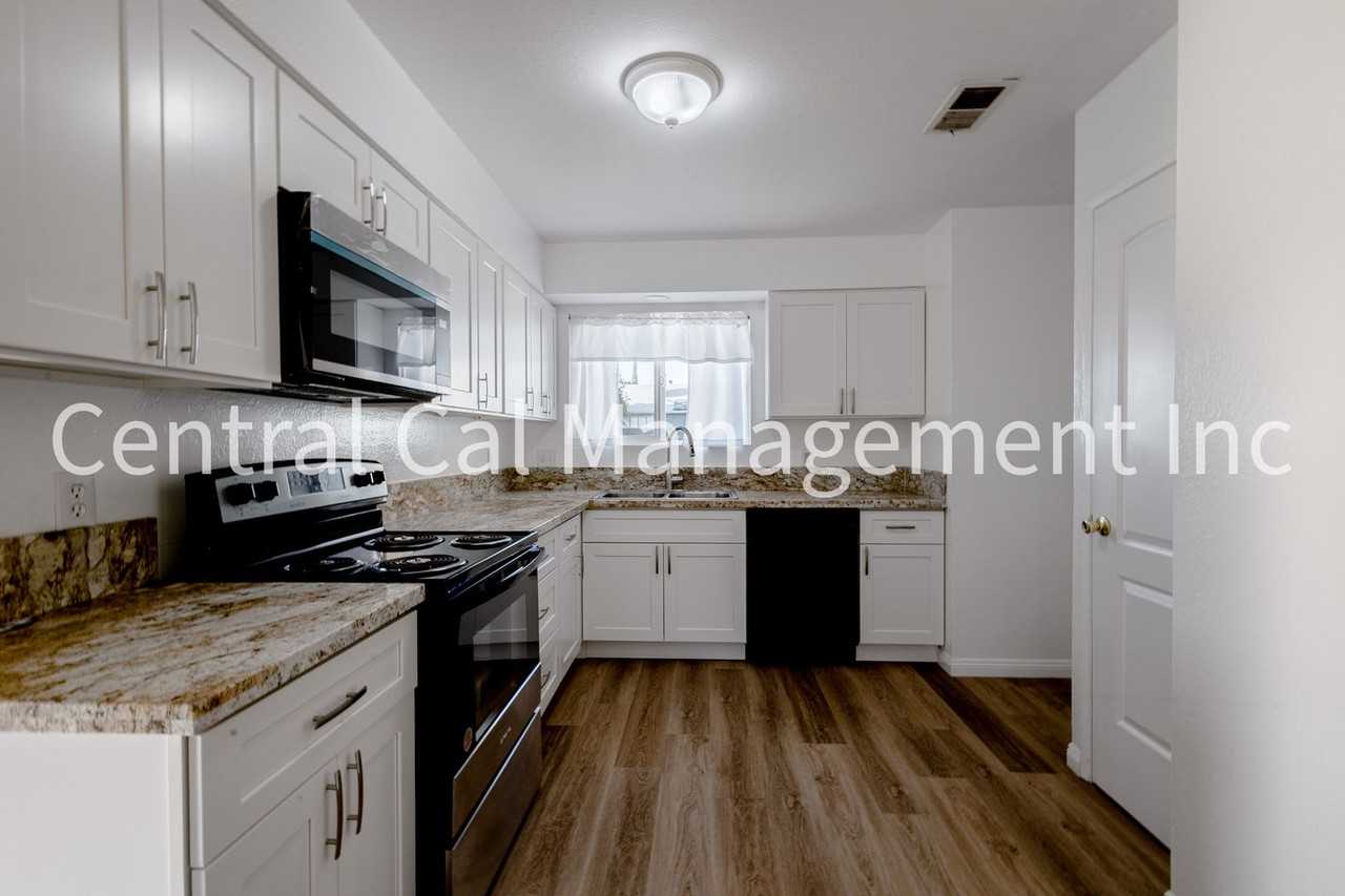 4621 4621 Auburn St/2624 La Costa Ct - Photo 5 of 14