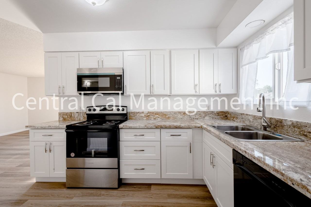 4621 4621 Auburn St/2624 La Costa Ct - Photo 6 of 14