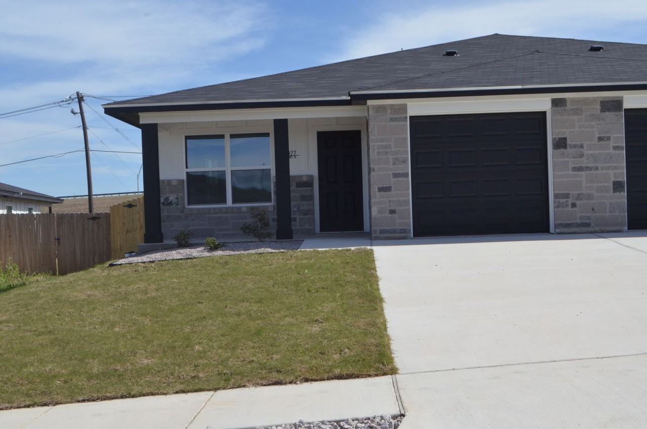 977 Cline Dr - Photo 2 of 20