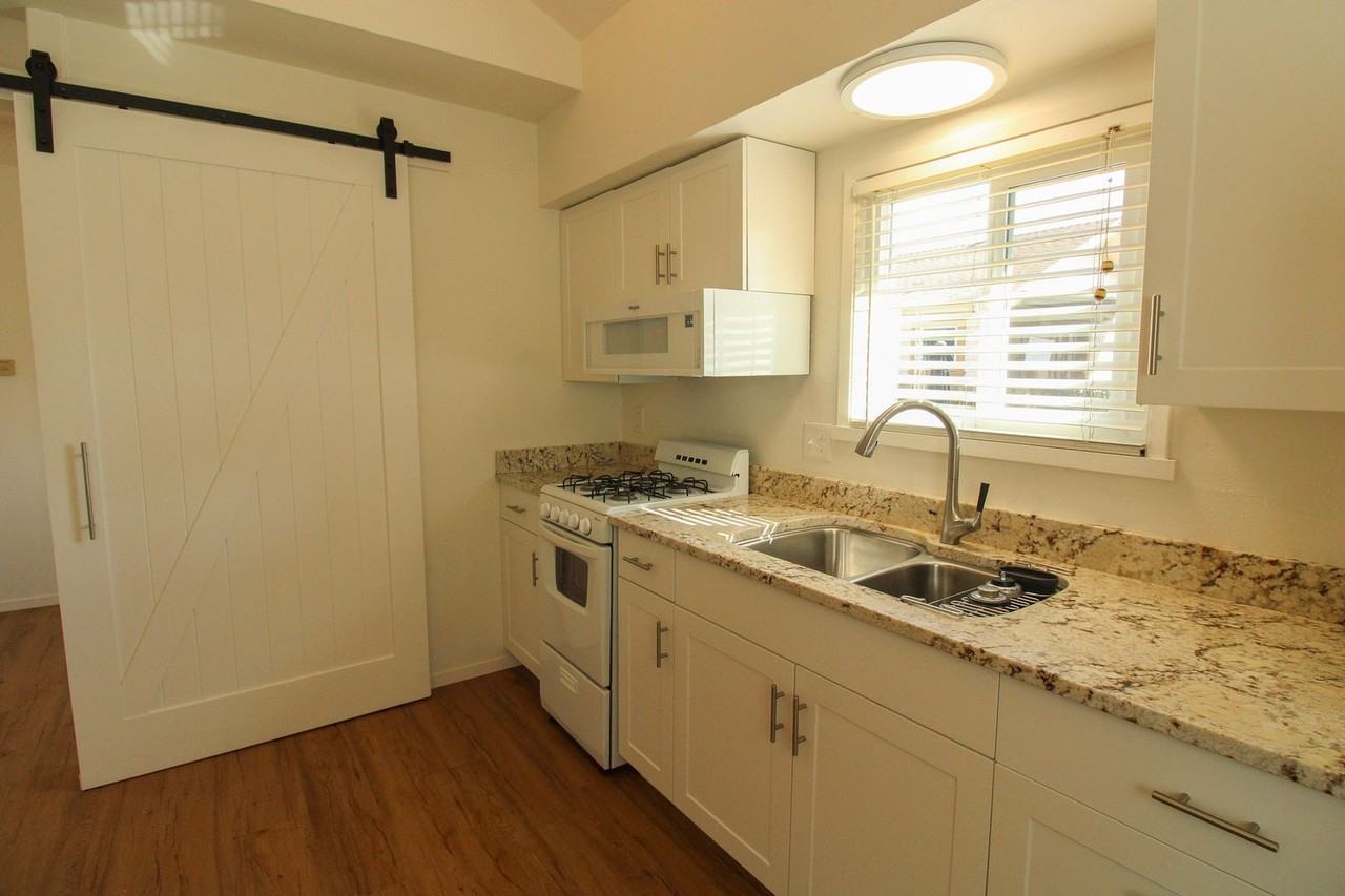 2067 Story St - Photo 5 of 15