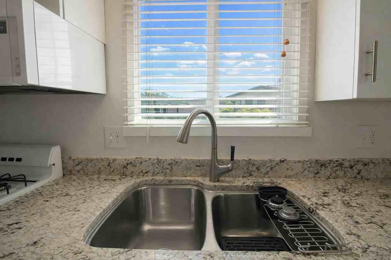 2067 Story St - Photo 6 of 15