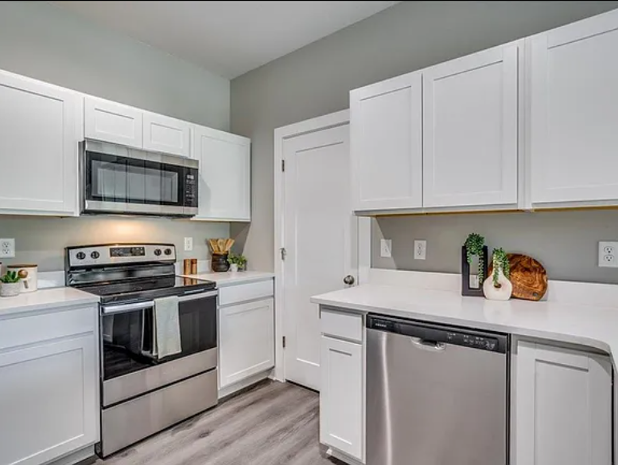 4946 N Vassar St - Photo 3 of 18