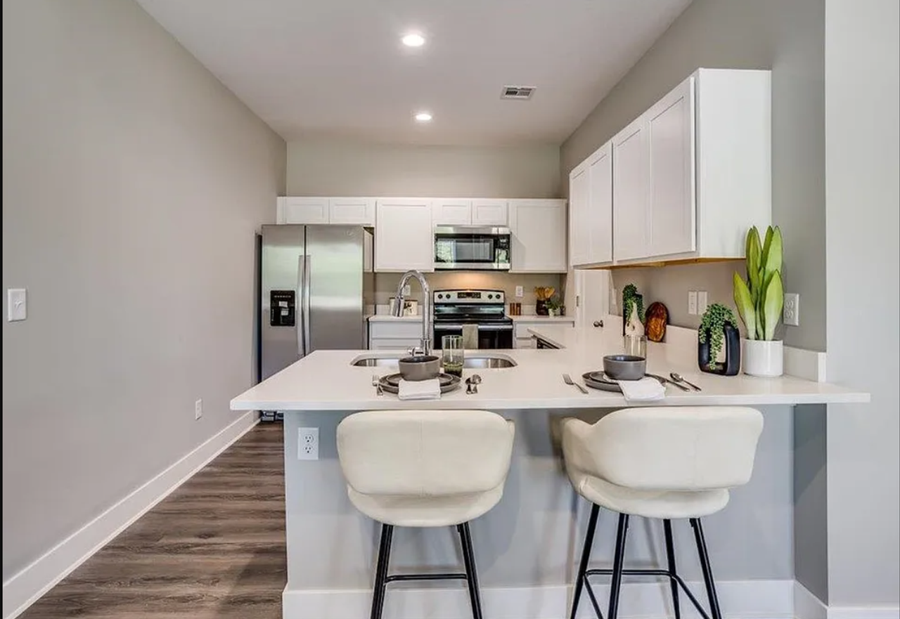 4946 N Vassar St - Photo 4 of 18