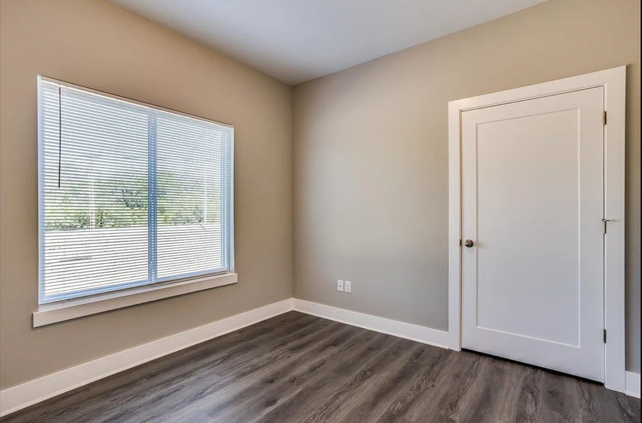 4946 N Vassar St - Photo 6 of 18