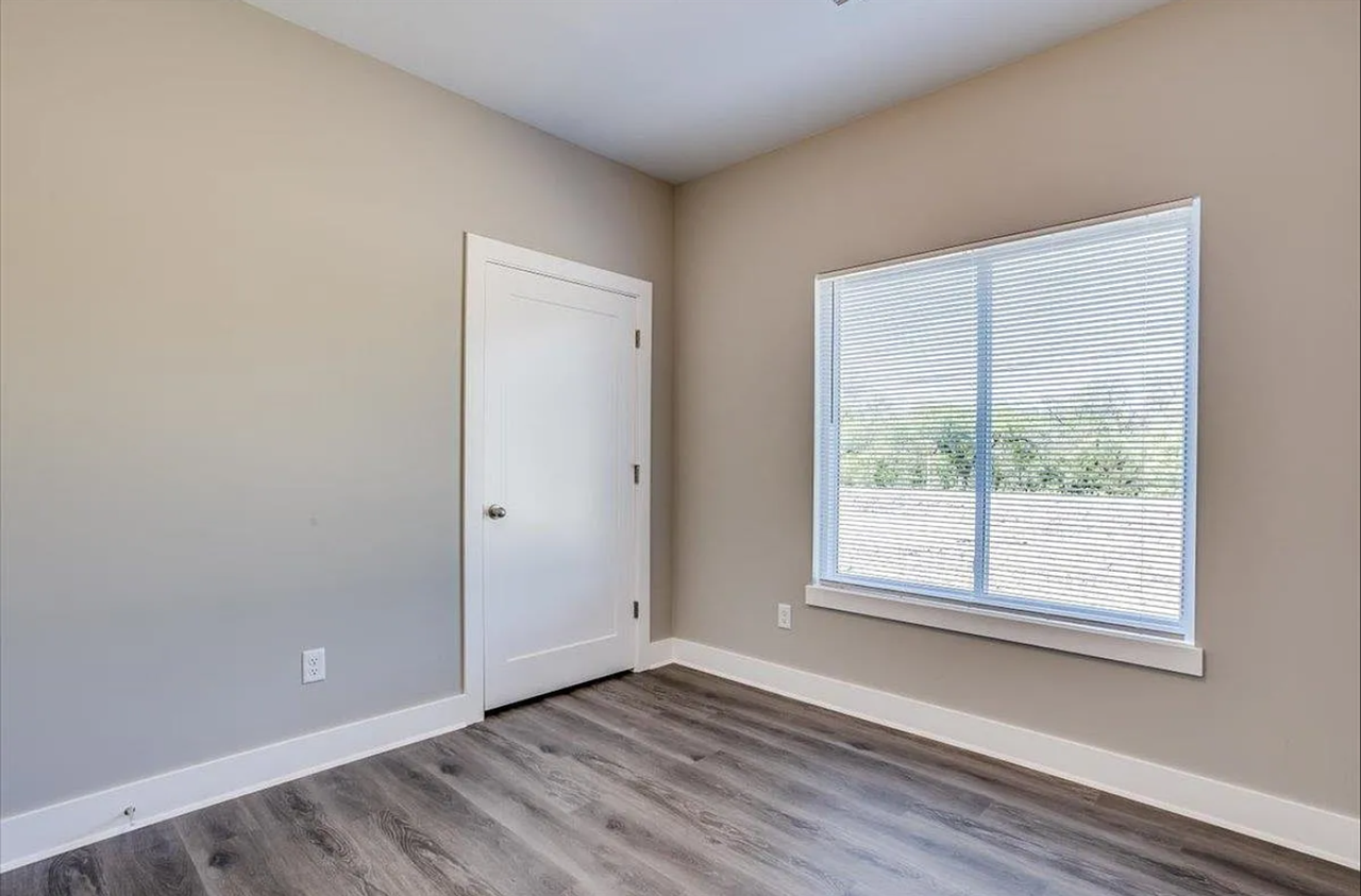 4946 N Vassar St - Photo 7 of 18