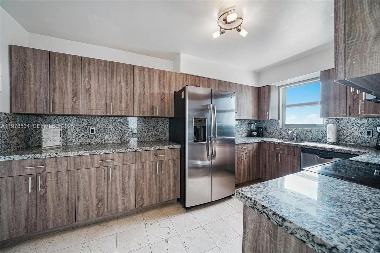 5101 Collins Ave Apt 11b - Photo 2 of 21