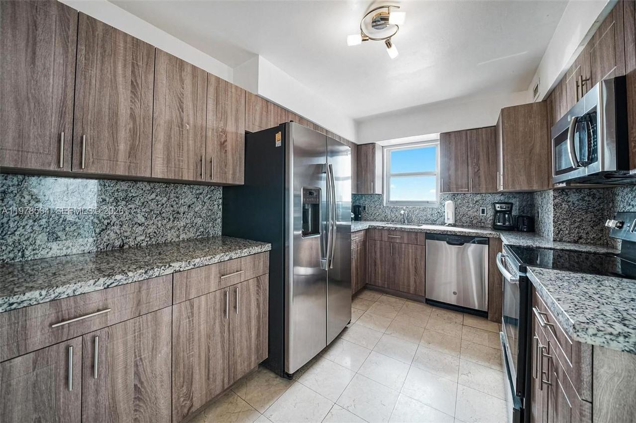 5101 Collins Ave Apt 11b - Photo 3 of 21