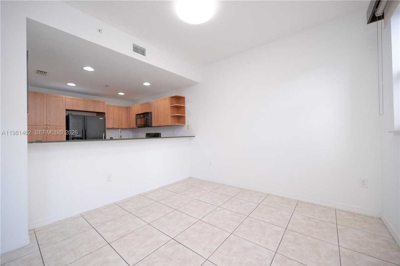 10885 Nw 89th Ter - Photo 3 of 22