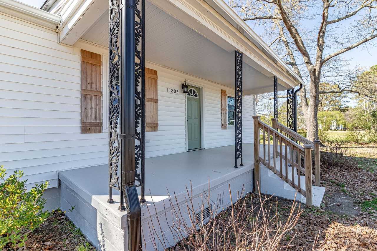 1307 Hooks Rd - Photo 2 of 14