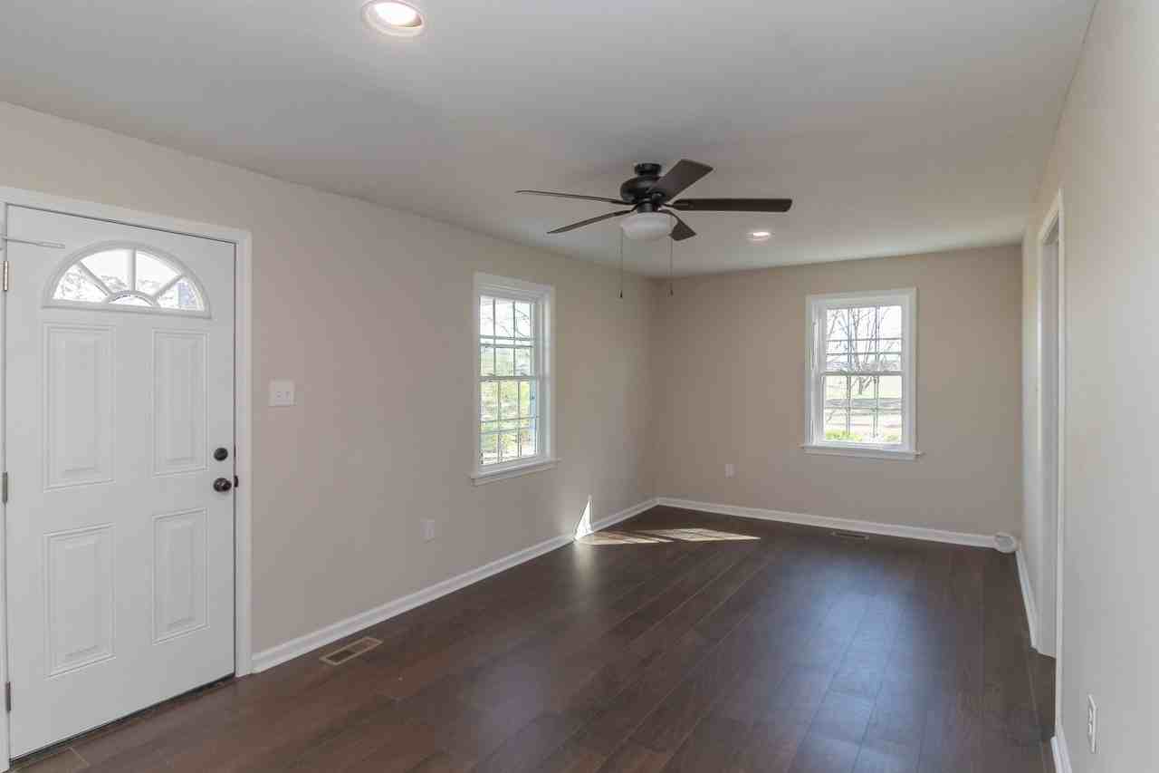 1307 Hooks Rd - Photo 3 of 14