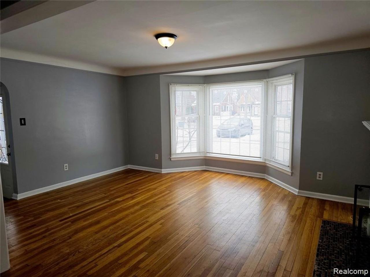 23259 Lawrence Ave - Photo 3 of 14