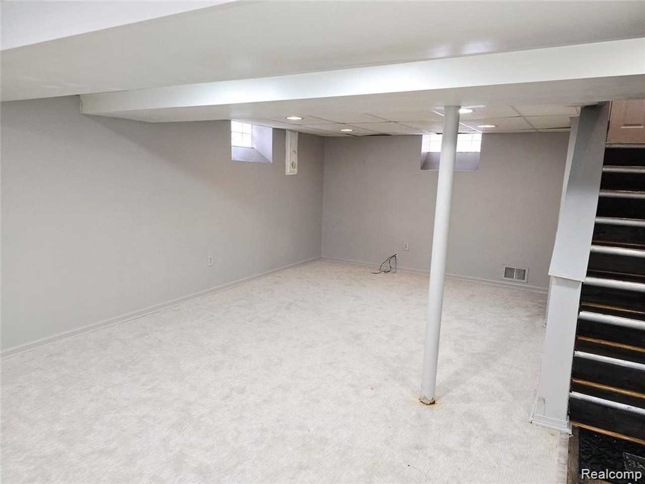 23259 Lawrence Ave - Photo 7 of 14