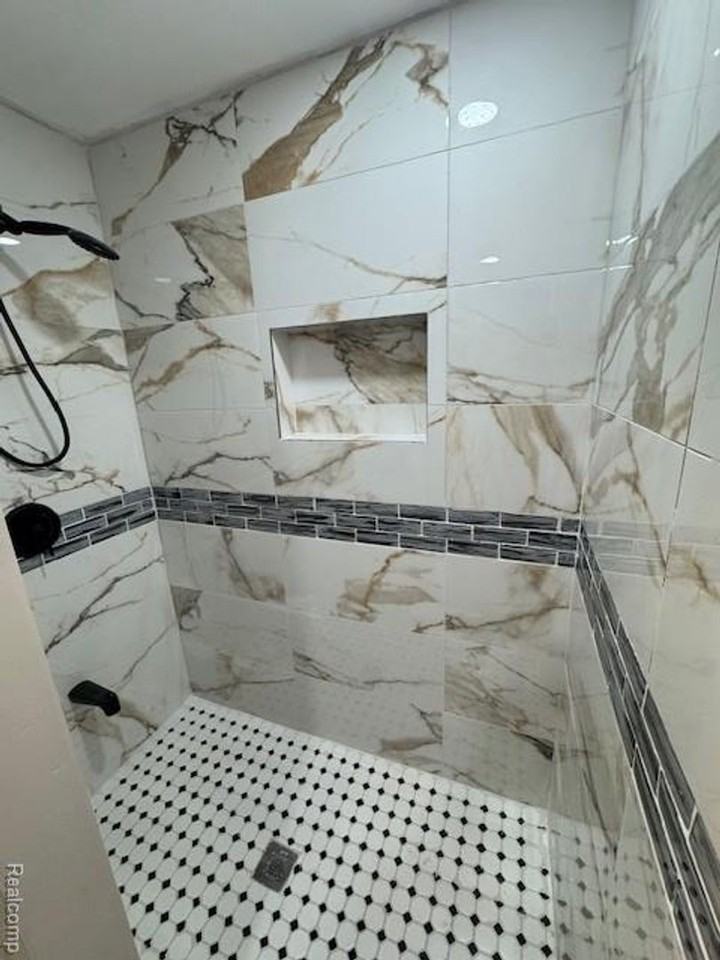 39409 Dequindre Rd - Photo 2 of 17