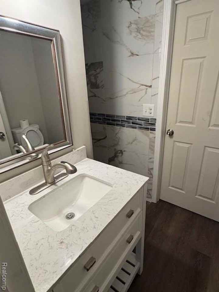 39409 Dequindre Rd - Photo 3 of 17