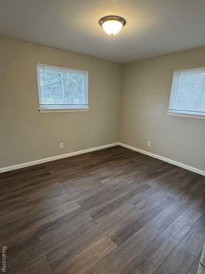 39409 Dequindre Rd - Photo 5 of 17