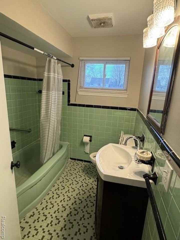 39409 Dequindre Rd - Photo 6 of 17