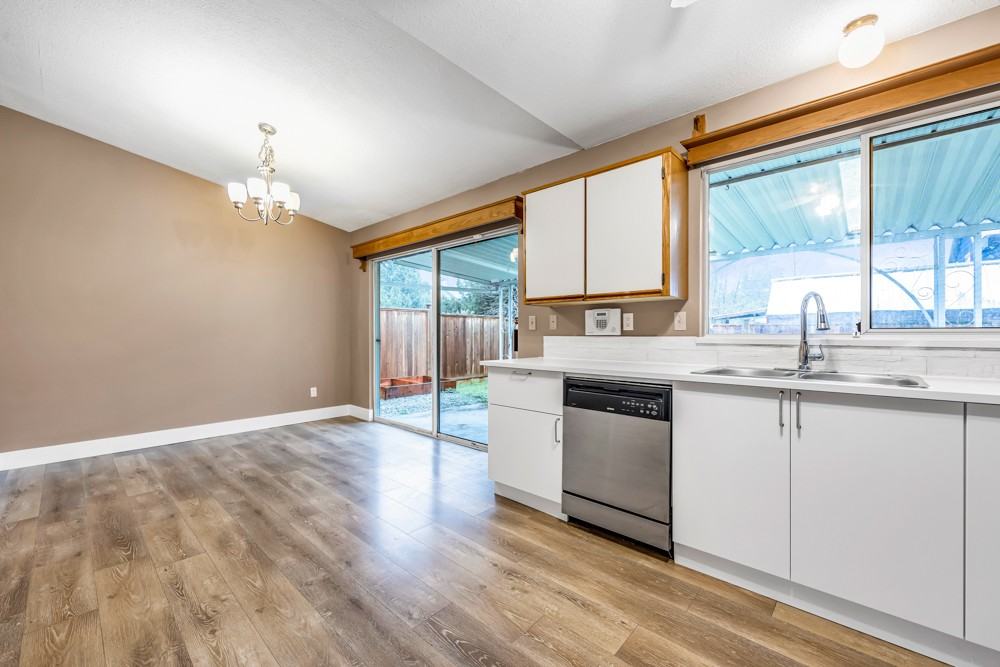 11987 Hawthorne Street - Photo 6 of 20