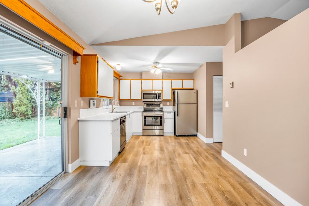 11987 Hawthorne Street - Photo 3 of 20