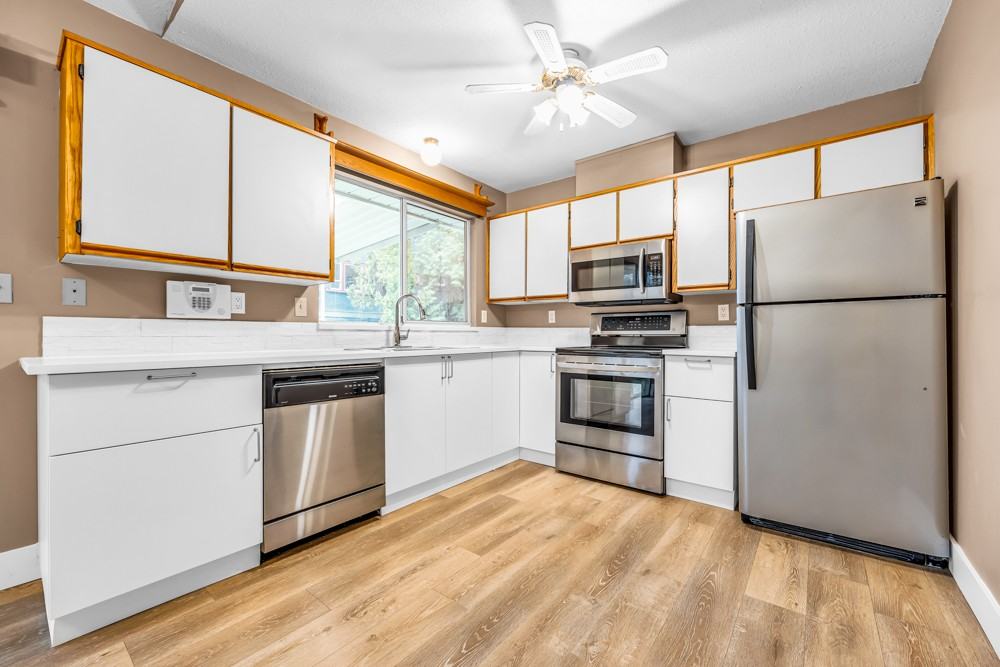 11987 Hawthorne Street - Photo 4 of 20