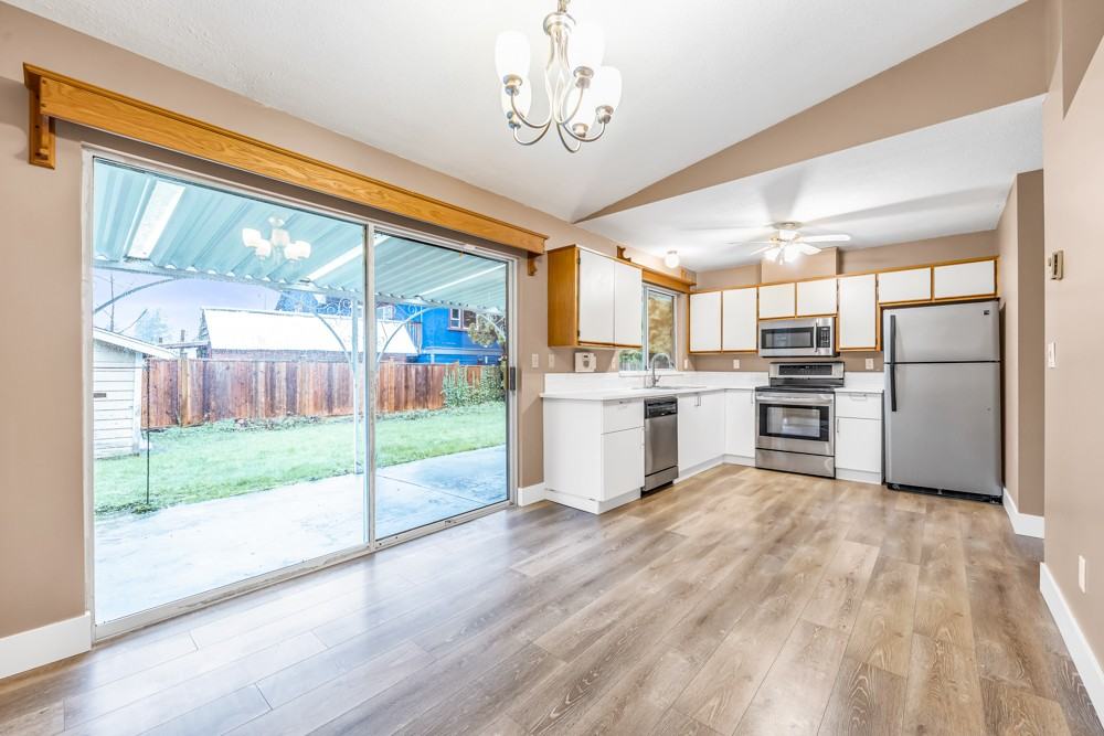 11987 Hawthorne Street - Photo 5 of 20