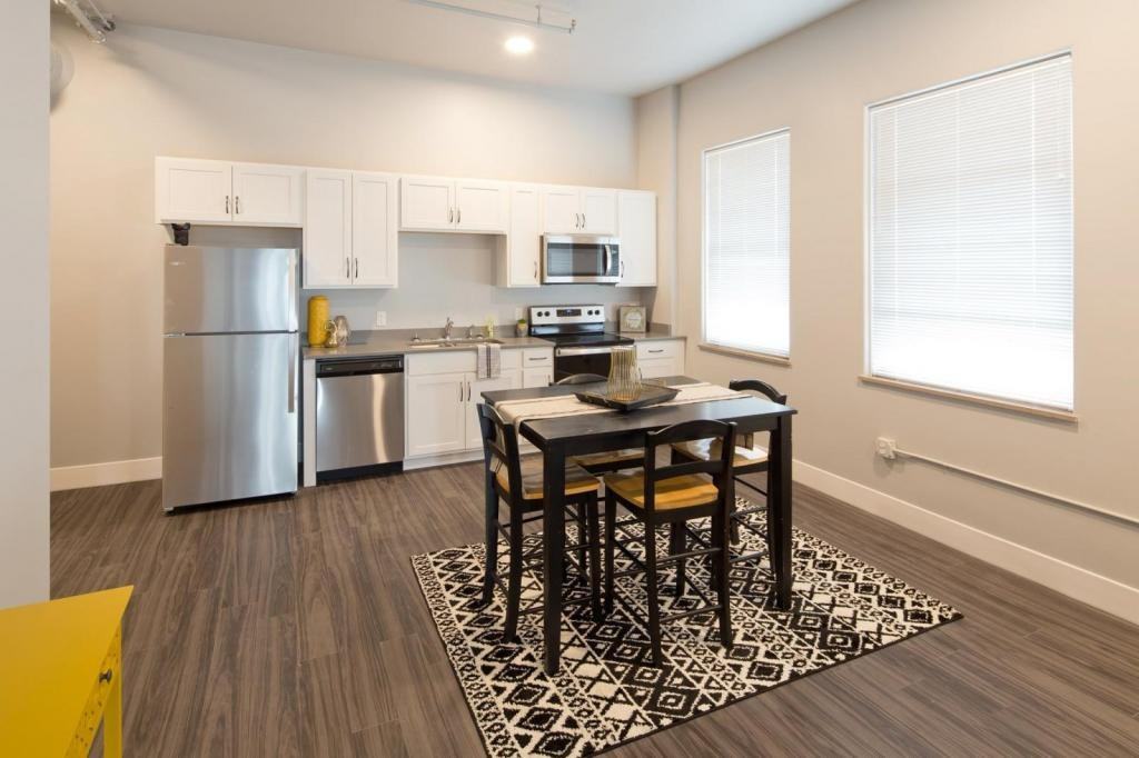 216 Sycamore St - Photo 5 of 8