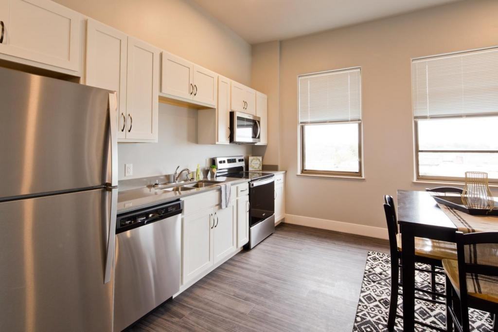 216 Sycamore St - Photo 6 of 8