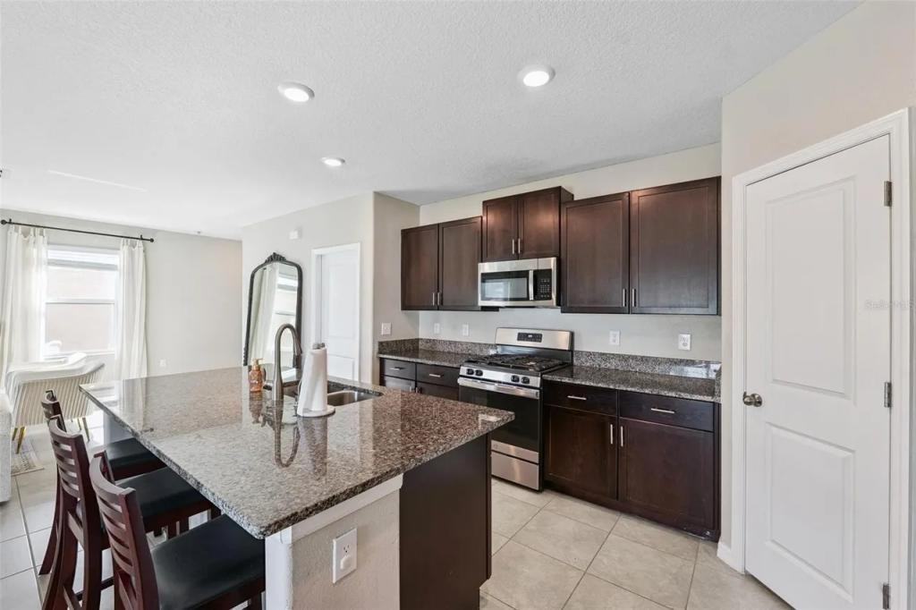 10345 Shady Preserve Dr - Photo 6 of 18